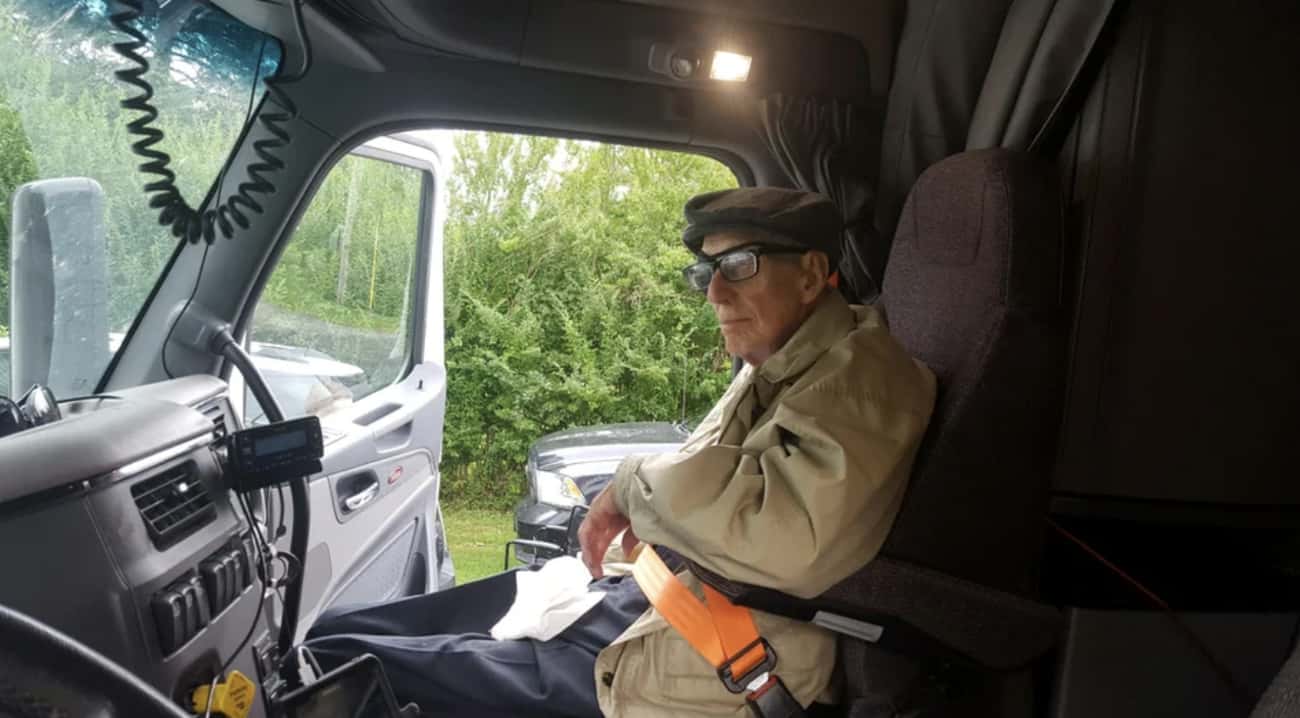 This Retired Truck Driver Got One Final Ride In A Big Rig In The Last Weeks Of His Life. His Hospice Nurse’s Husband, Also A Big Rig Driver, Gave It To Him