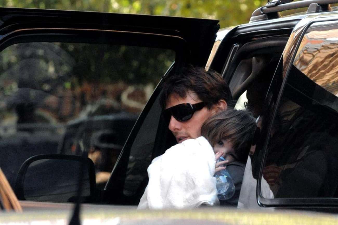 September 2006: Holmes And Cruise Present Suri To The Public