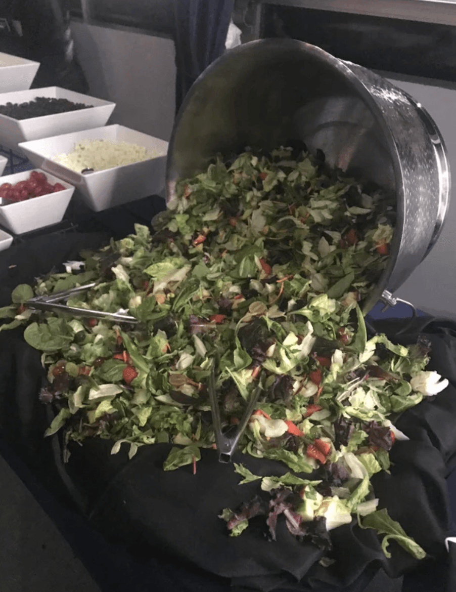31 Heinous Pictures Of Restaurants That Need To Learn How To Use Plates ...