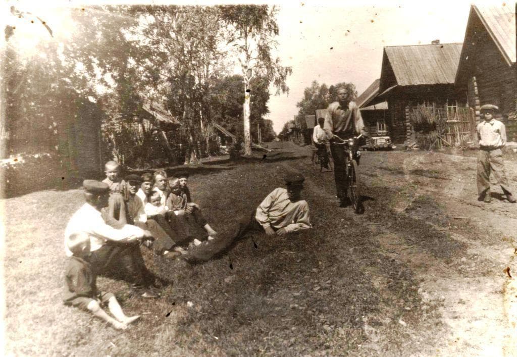 Workers Used A Color-Coded Sys... is listed (or ranked) 3 on the list Here’s What Happened When The Soviets Changed The Calendar To Get Rid Of Weekends