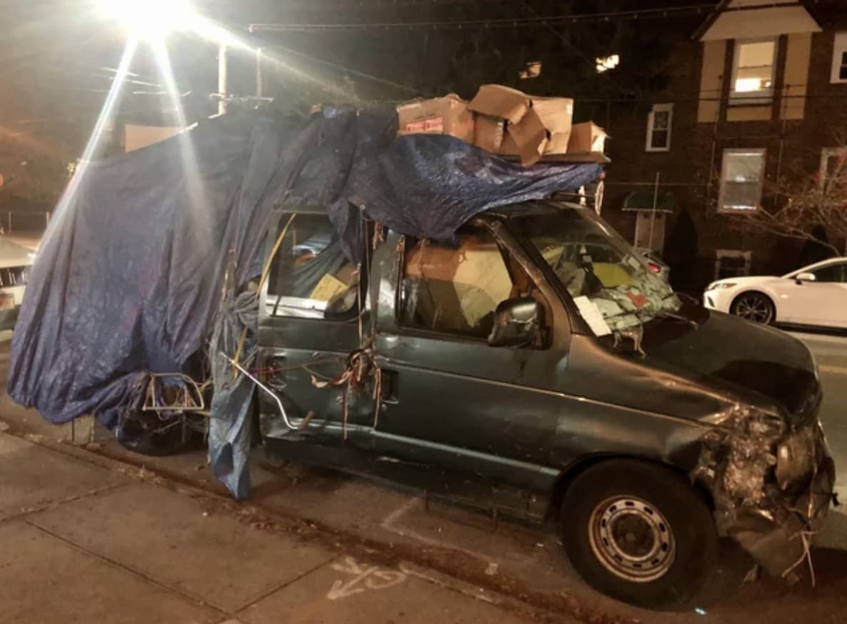 21 Pictures Of Cars Filled With Garbage That Give Us Anxiety
