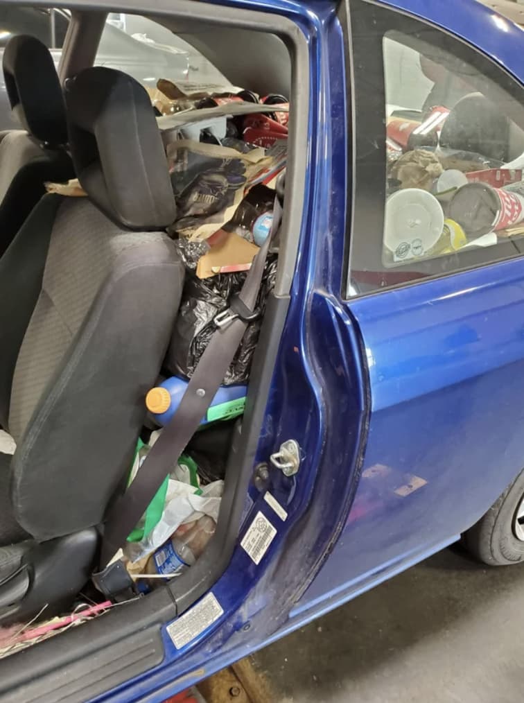 21 Pictures Of Cars Filled With Garbage That Give Us Anxiety