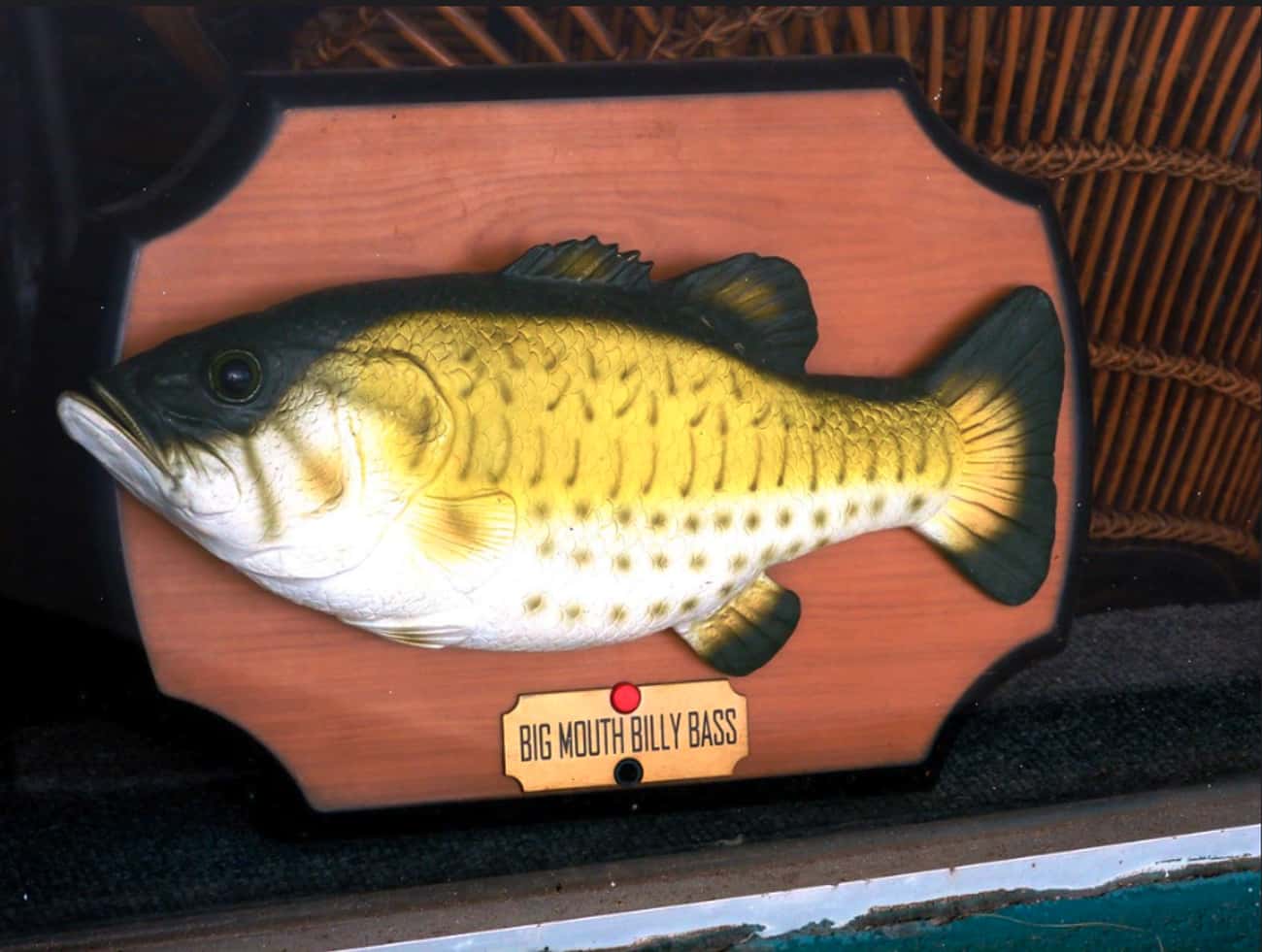 Bill Clinton, Tony Blair, And Queen Elizabeth All Owned A Big Mouth Billy Bass