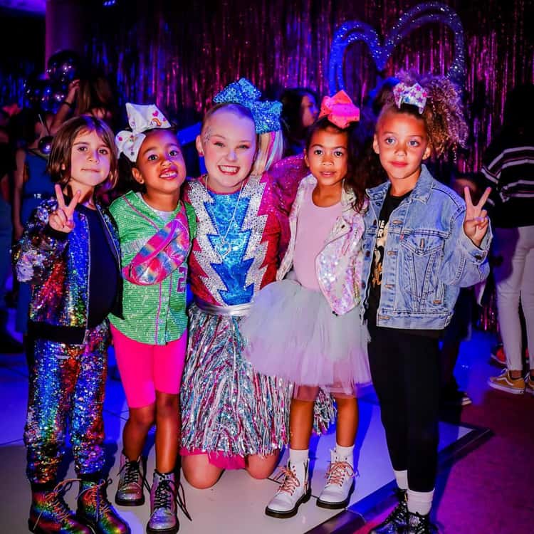 15 Celebrities Who Are Friends With JoJo Siwa, From Elton John To Miley  Cyrus