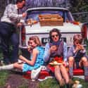 Picnic Time on Random Vintage Color Photos Of People With Classic Cars