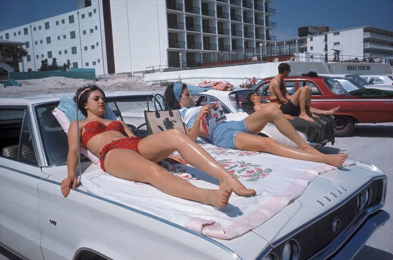 Fun In The Sun on Random Vintage Color Photos Of People With Classic Cars