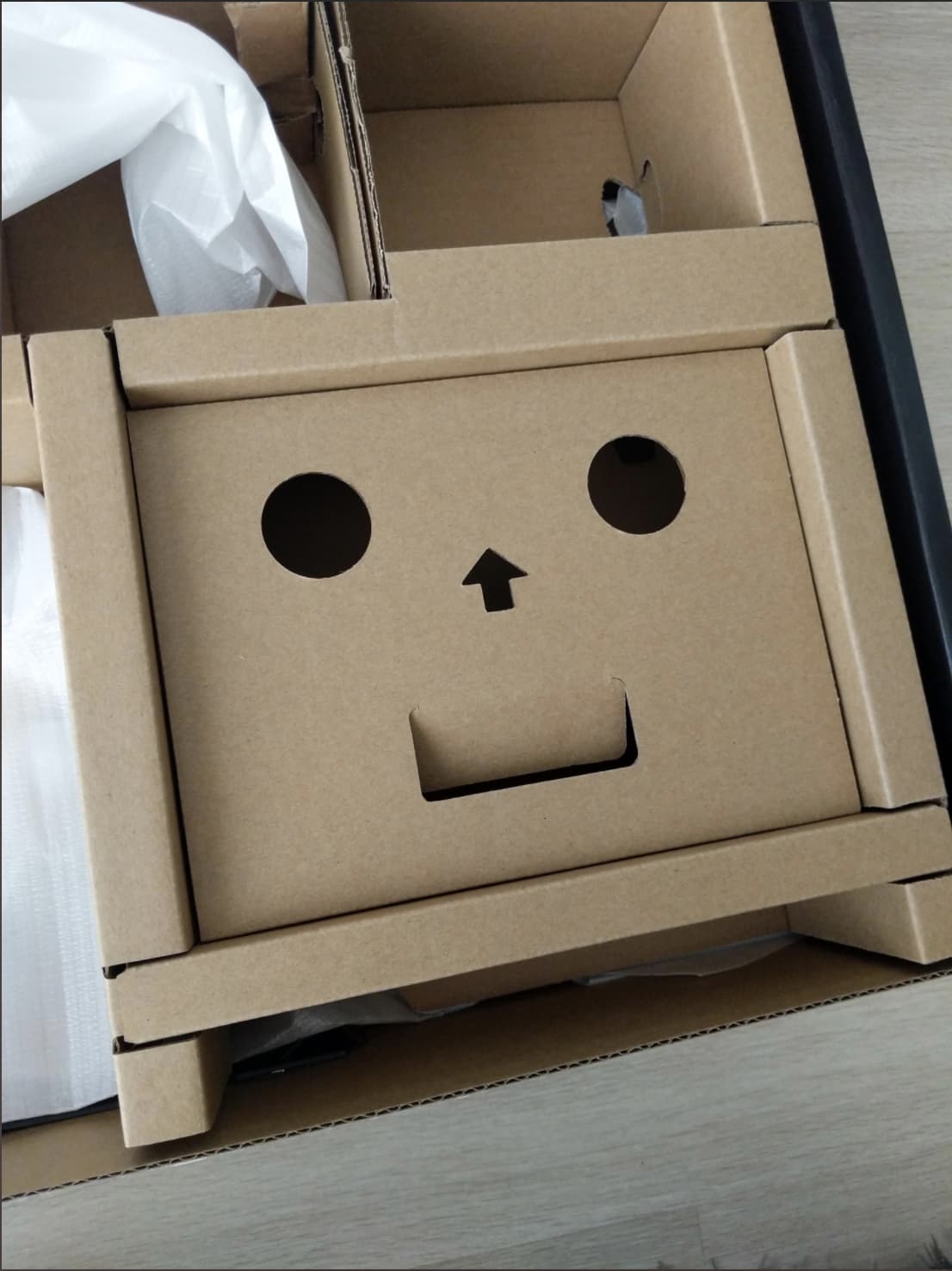 25 Faces Hidden On Everyday Objects That Look Weirdly Wholesome