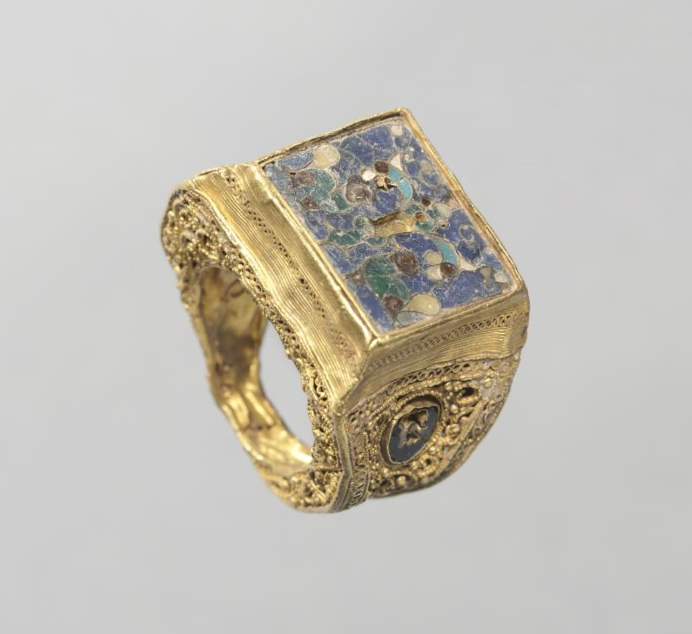 19 Pieces Of Historical Jewelry That Made Us Say 'Whoa'
