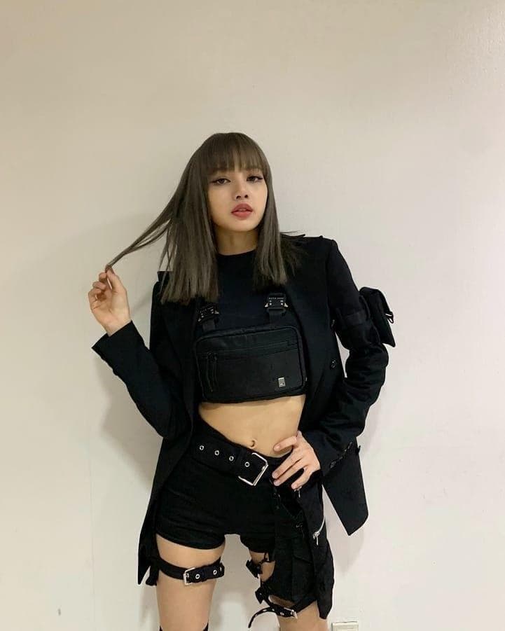 blackpink outfits lisa