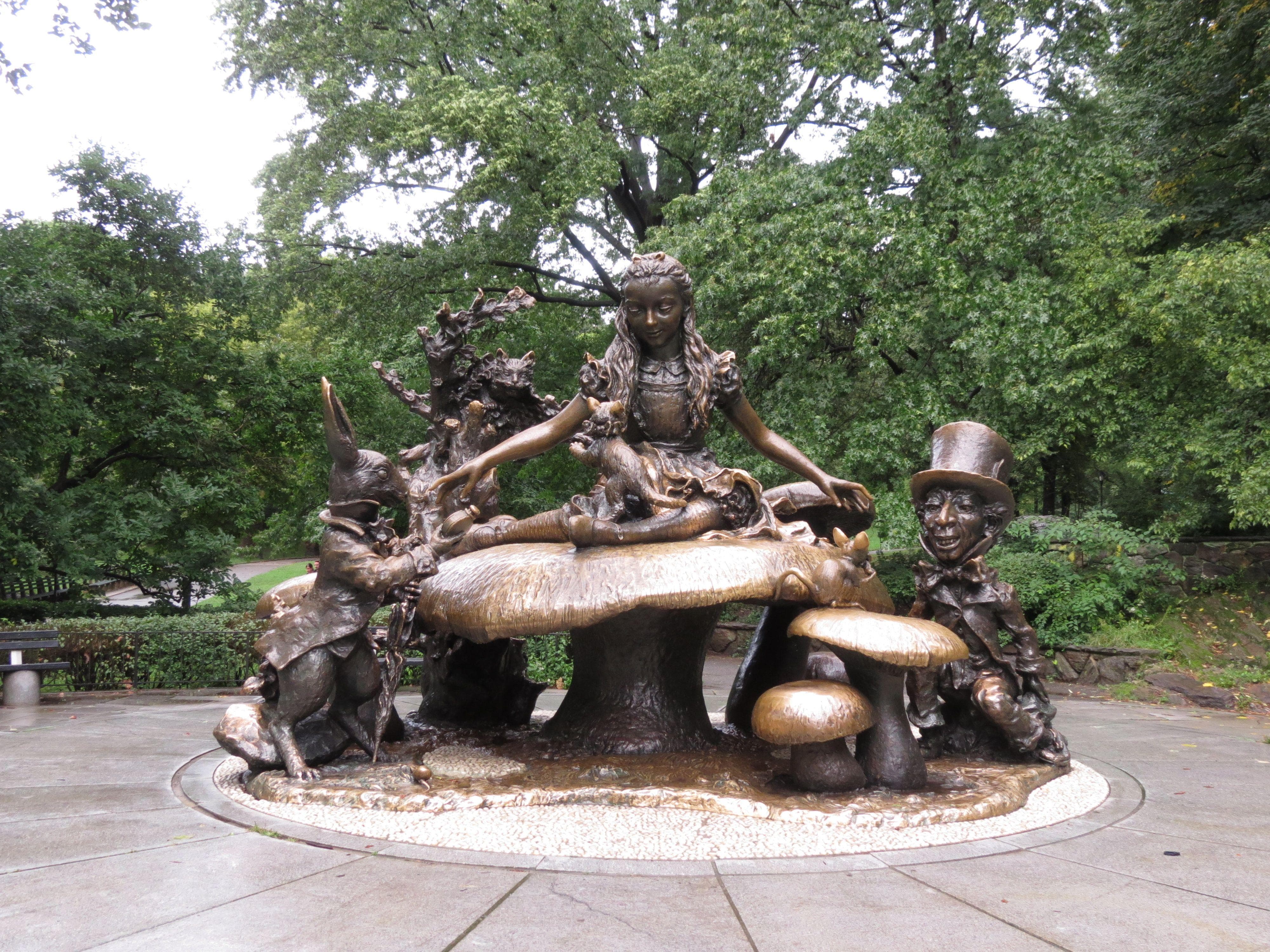 Awesome Non Political Statues Around The World That We All Agree Can Stay