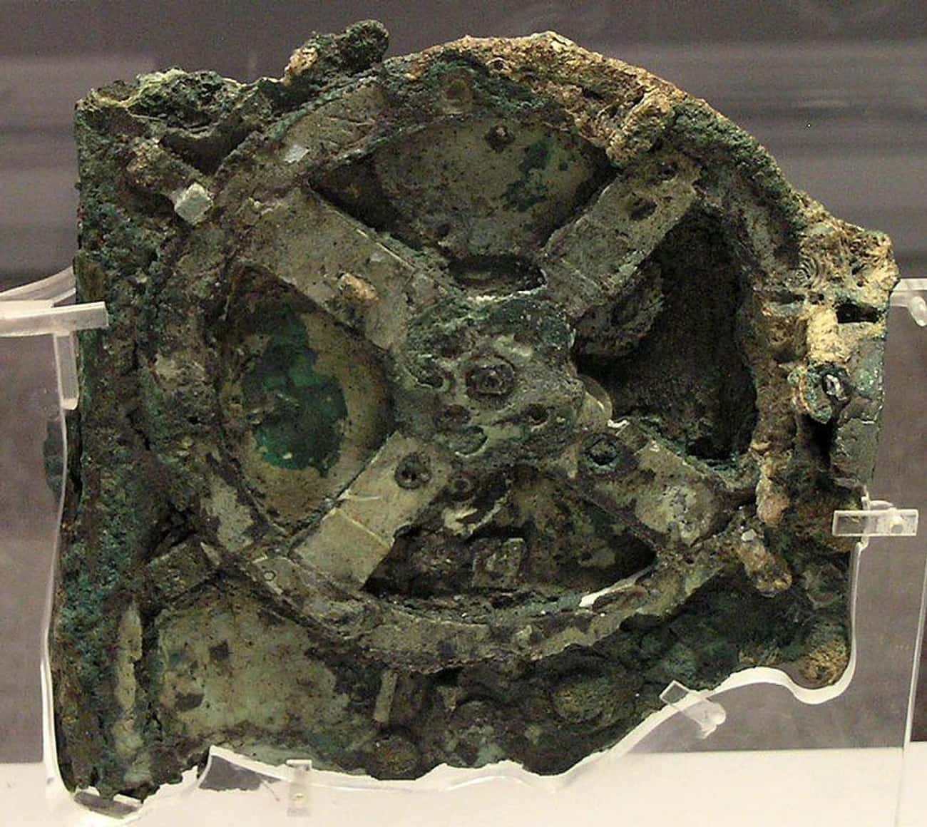 The Antikythera Mechanism (c. 200-1 BC)