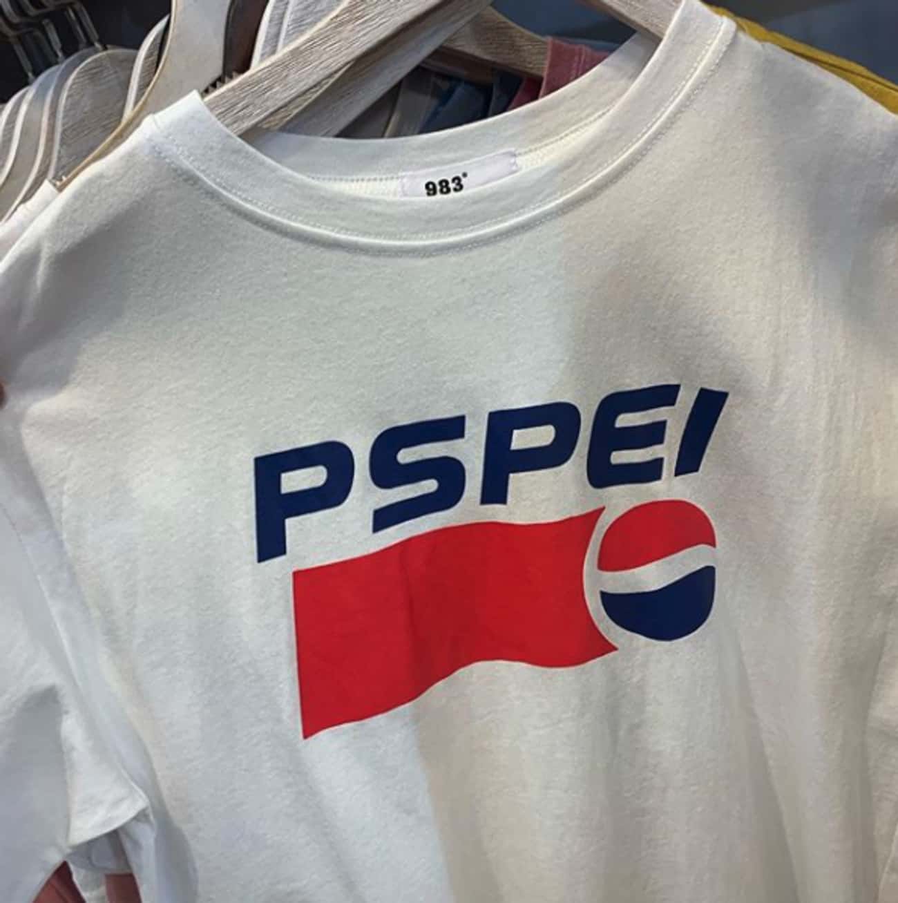 28 Amazing Thrift Store T-Shirts That Got Lost In Translation