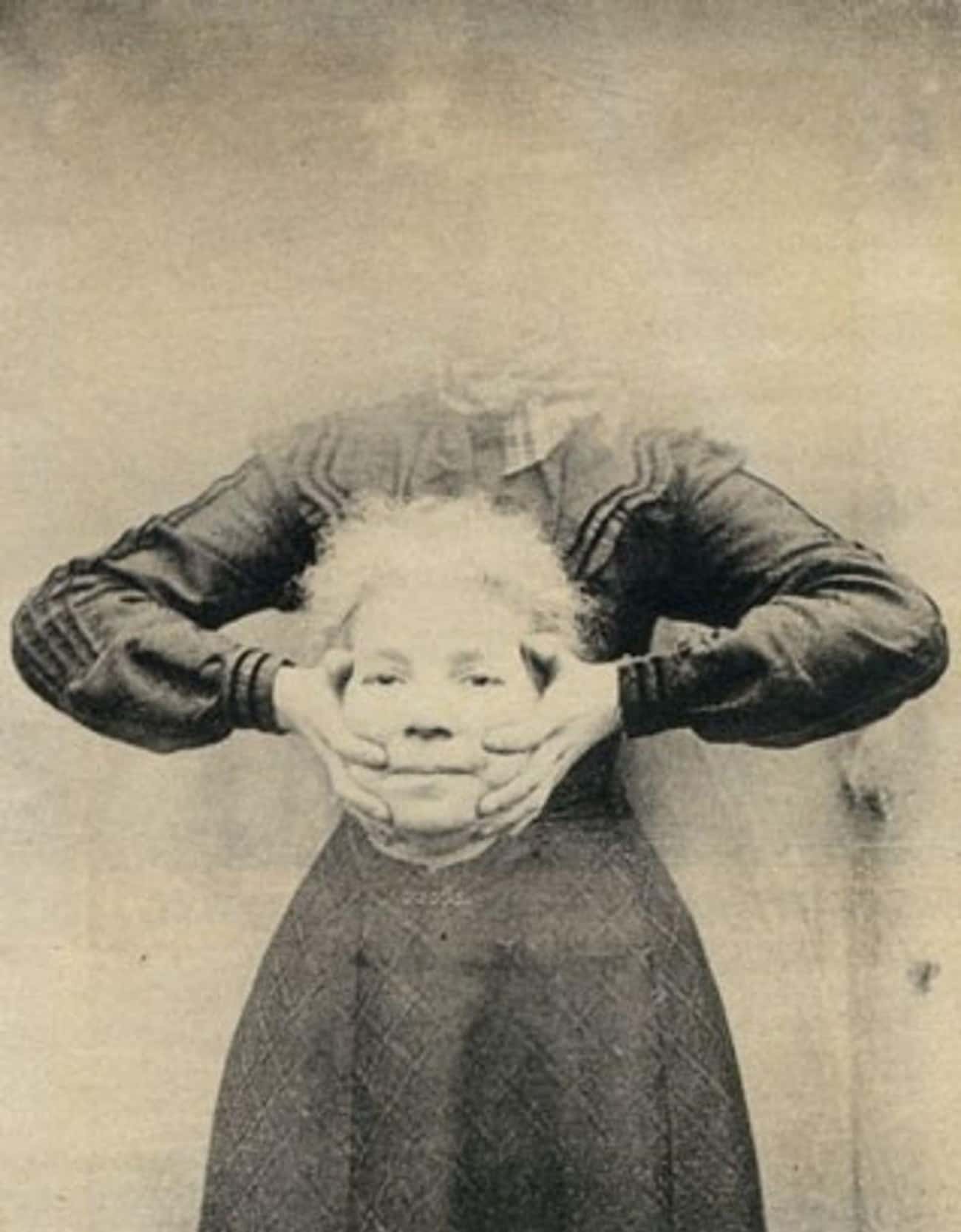 Headless Woman - 1900