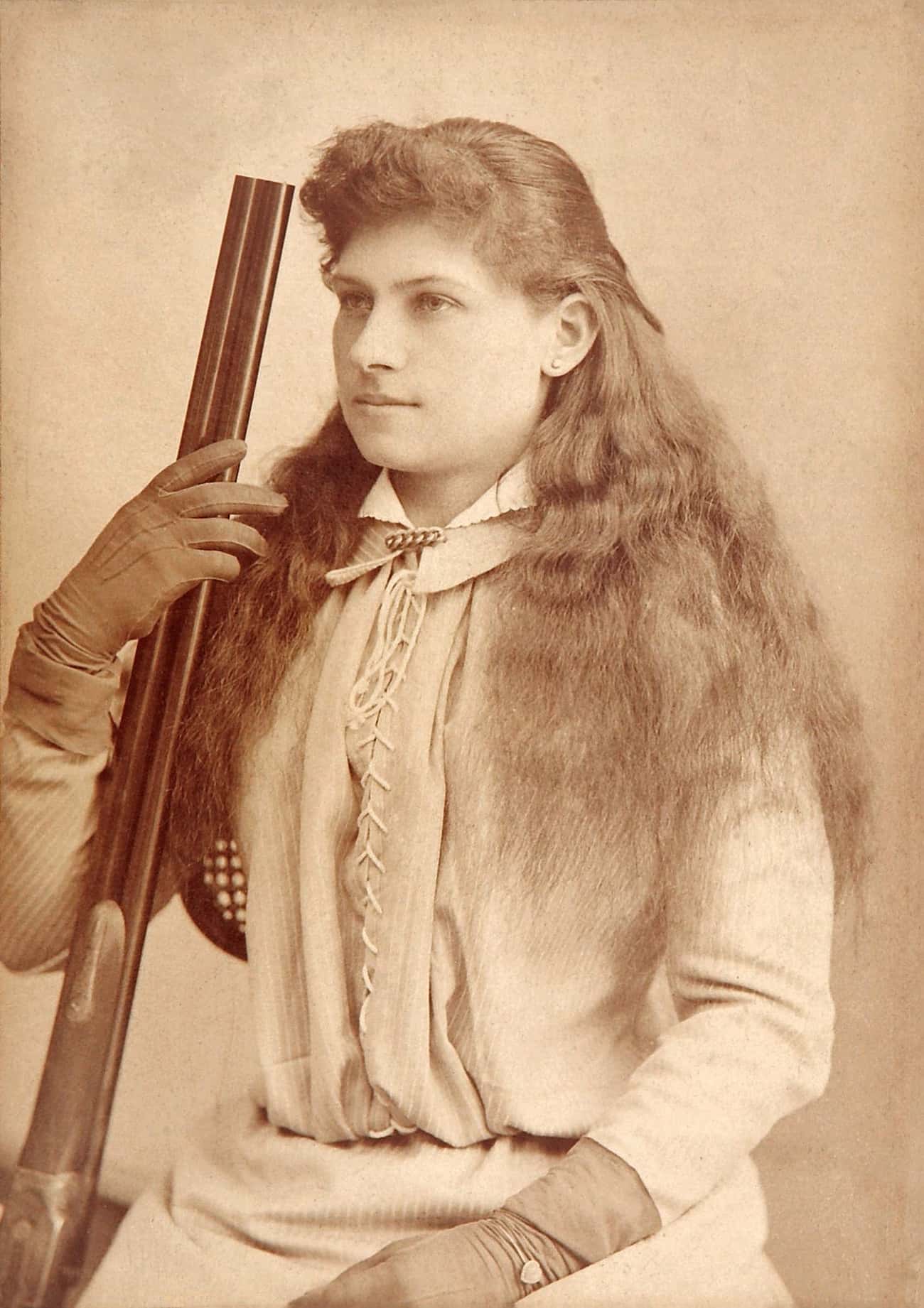 Chief Sitting Bull Sent $65 And A Messenger To Annie Oakley’s Hotel Room To Get Her Autograph