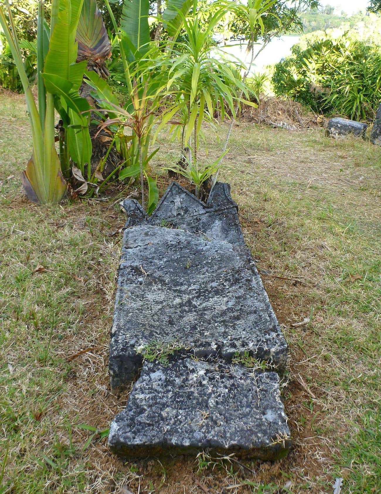 Unknown Grave From A Pirate Cemetery - Île Sainte Marie, Madagascar