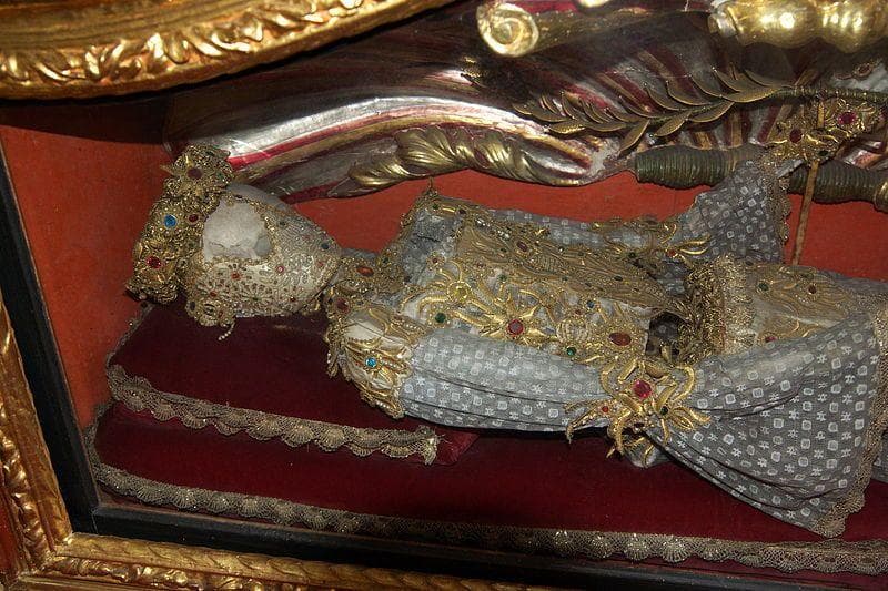 17 Unnerving Photos Of Preserved Saints We Can't Stop Looking At