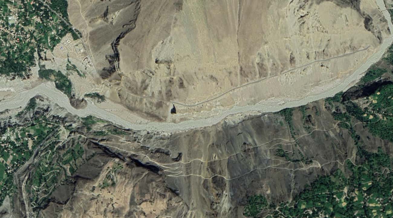 Karakorum Highway - Pakistan To China