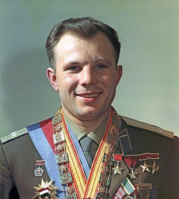 Фото ю гагарина. Гагарин 1960. Гагарин фото. Как зовут гагарина. Гагарин в рыбинске.