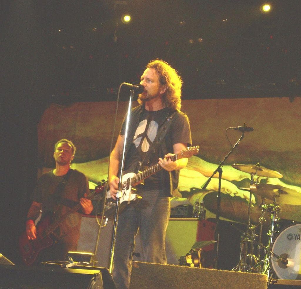 11-facts-we-just-learned-about-90s-grunge-stars