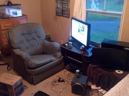 23 ‘Male Living Spaces’ With The Absolute Worst Energy We’ve Ever Seen