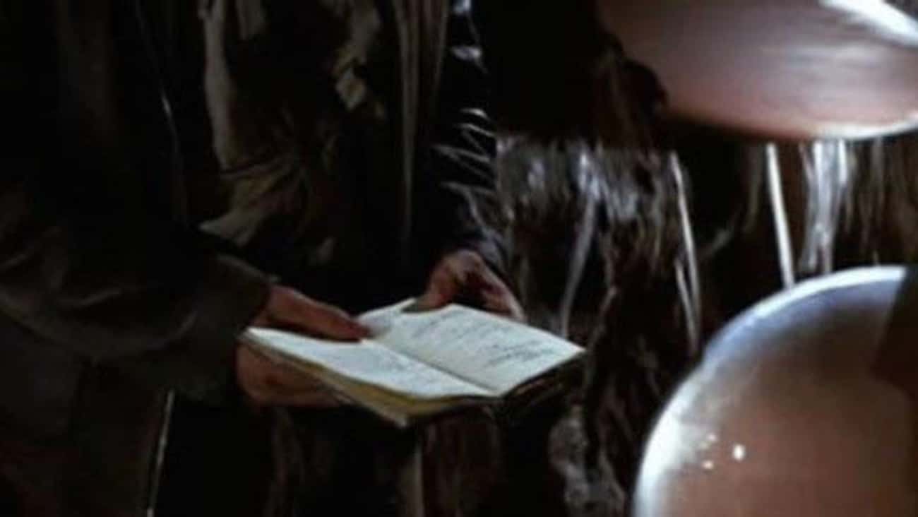 Indiana Jones Avoids A "Praying Blade" In 'The Last Crusade'
