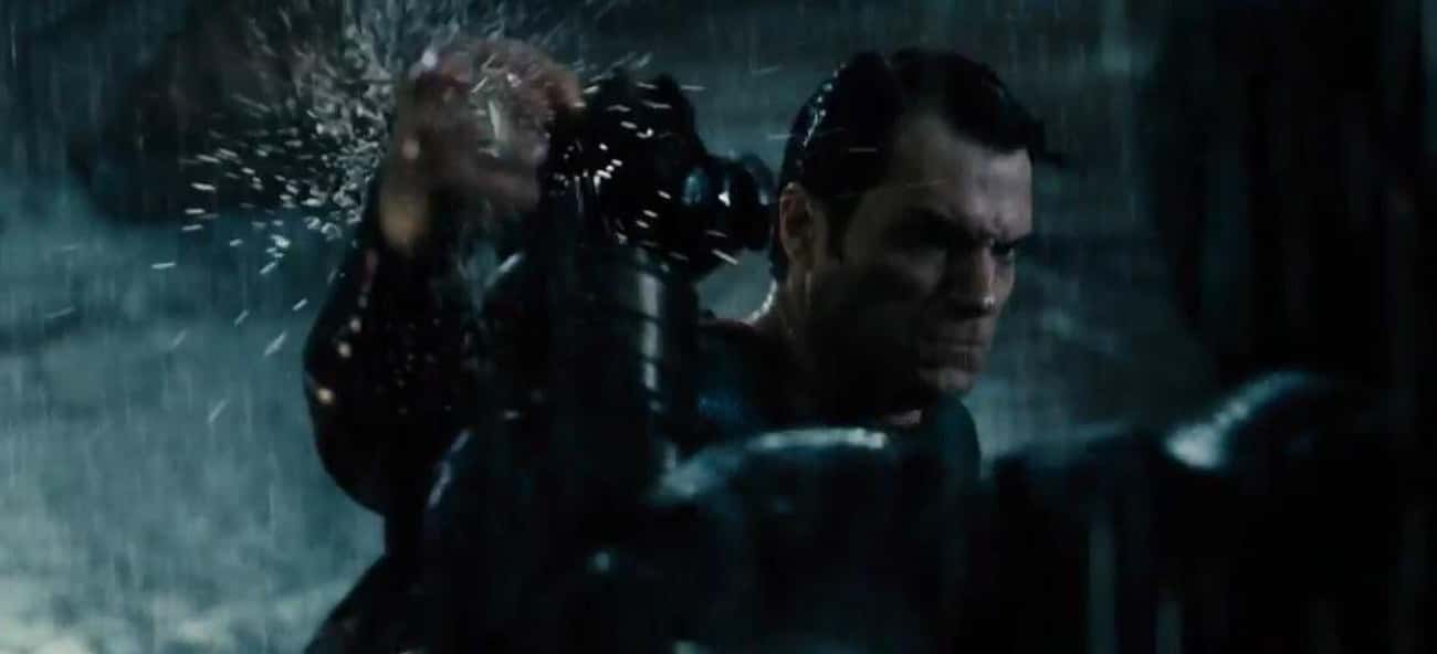 Bruce Counters Clark's Attacks By Studying In 'Batman v Superman'