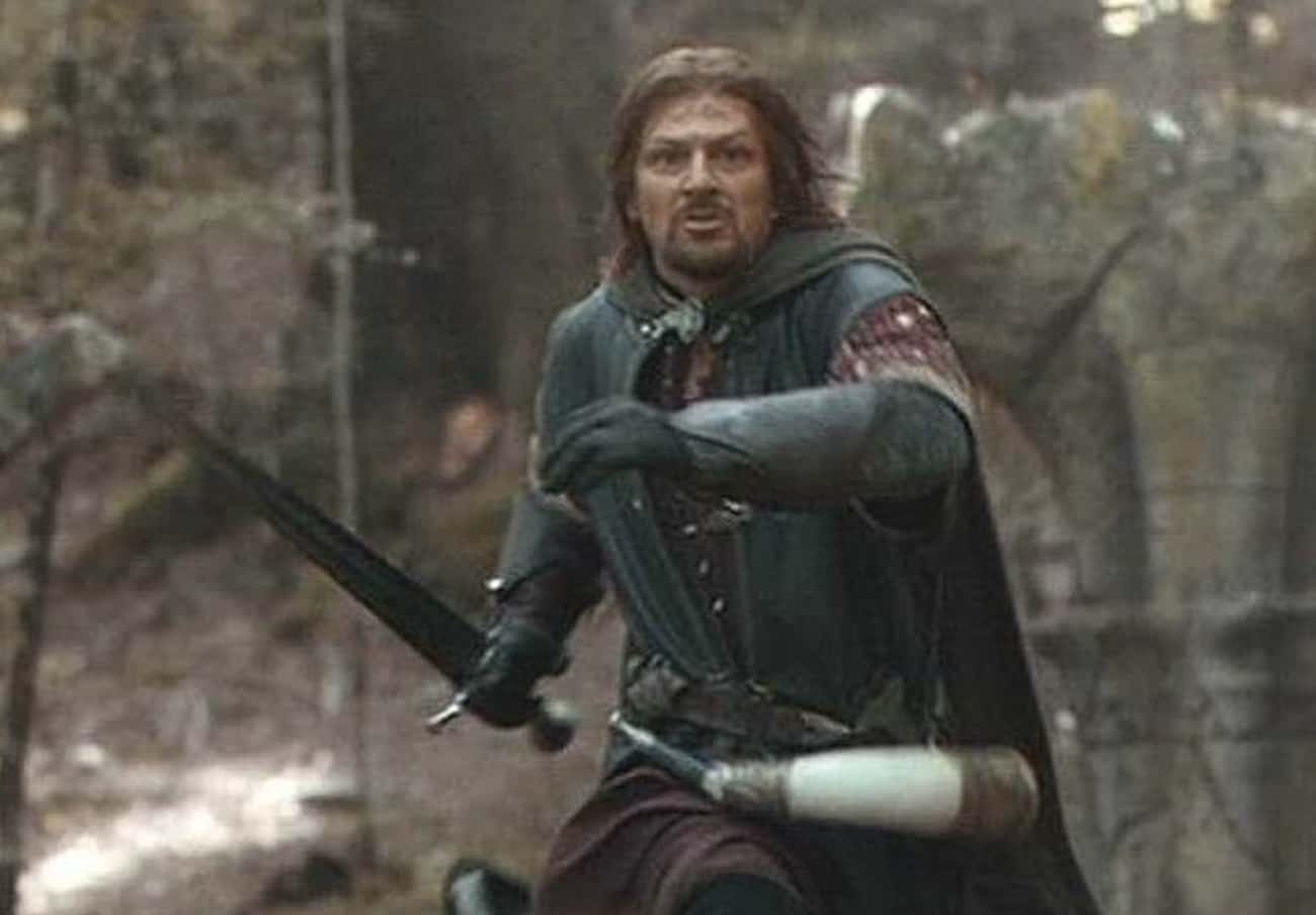 Boromir Fighting To Protect Merry And Pippin Unfortunately Convinced The Orcs They Were Ringbearers