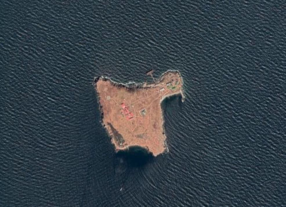 Остров змеиный в черном море на карте. Остров змеиный на карте. Острова в черном море. Остров змеиный в черном море со спутника