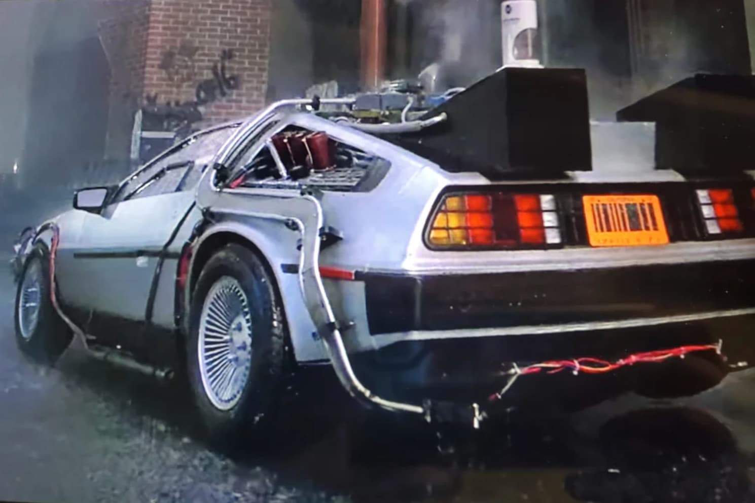 15 Interesting Details That Fans Noticed About The DeLorean From 'Back ...