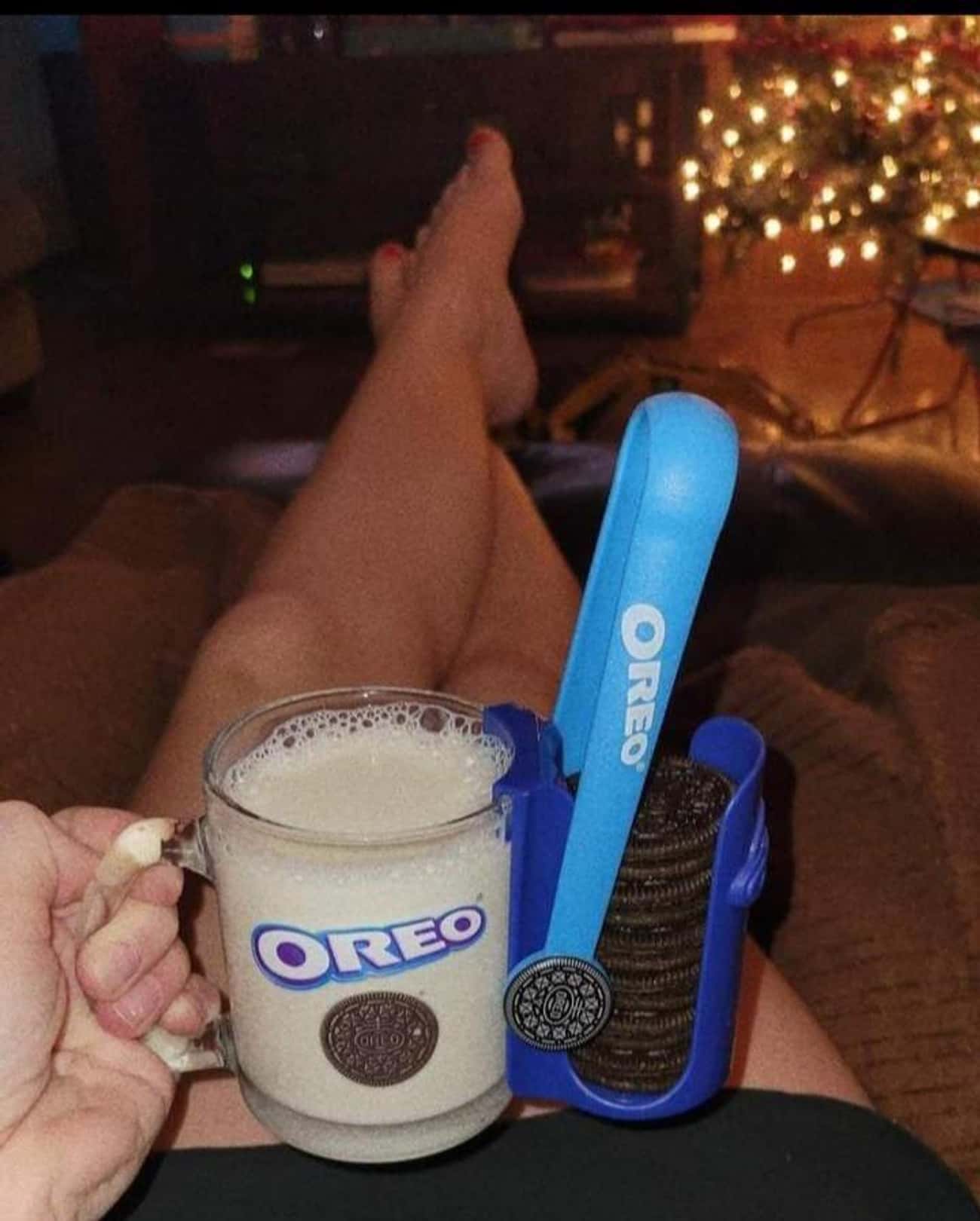 An Oreo Holder Cup Attachment