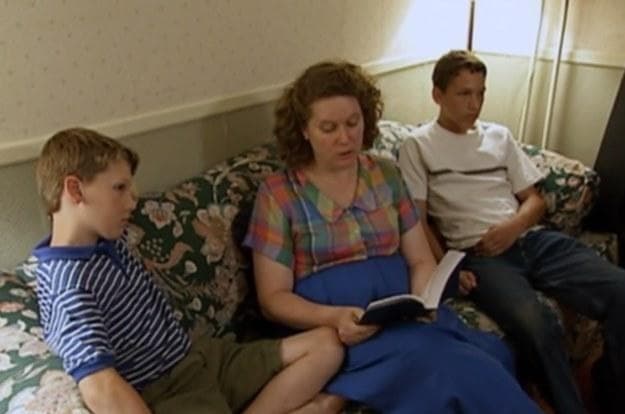 Несовершеннолетнего парня и взрослой женщины. Взрослые женщины с молодыми мальчиками. Рус тётки с племянниками. Мом and son real 47 беасч. Совращение сына рассказы.