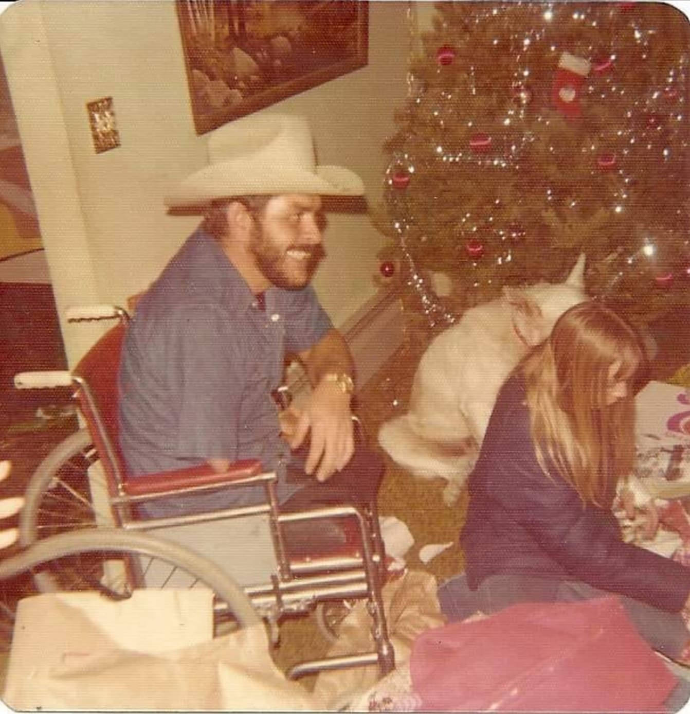 28 Throwback Photos We Found In 2022 That Are The Definition Of Old