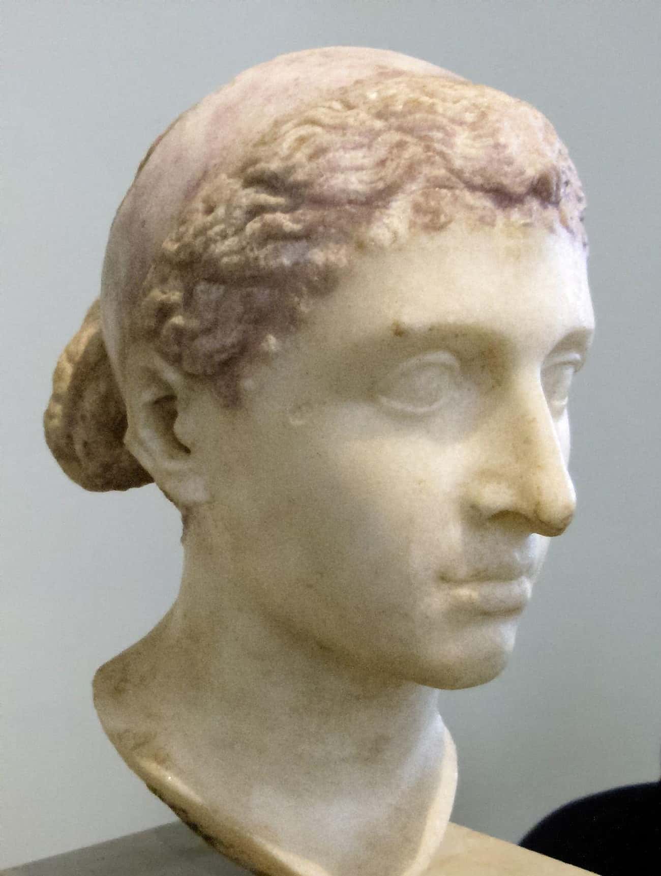 After Cleopatra VII Married Her Brother Ptolemy XIII, They Dragged Egypt Into A Civil War (And Their Sister Arsinoë IV Joined In)
