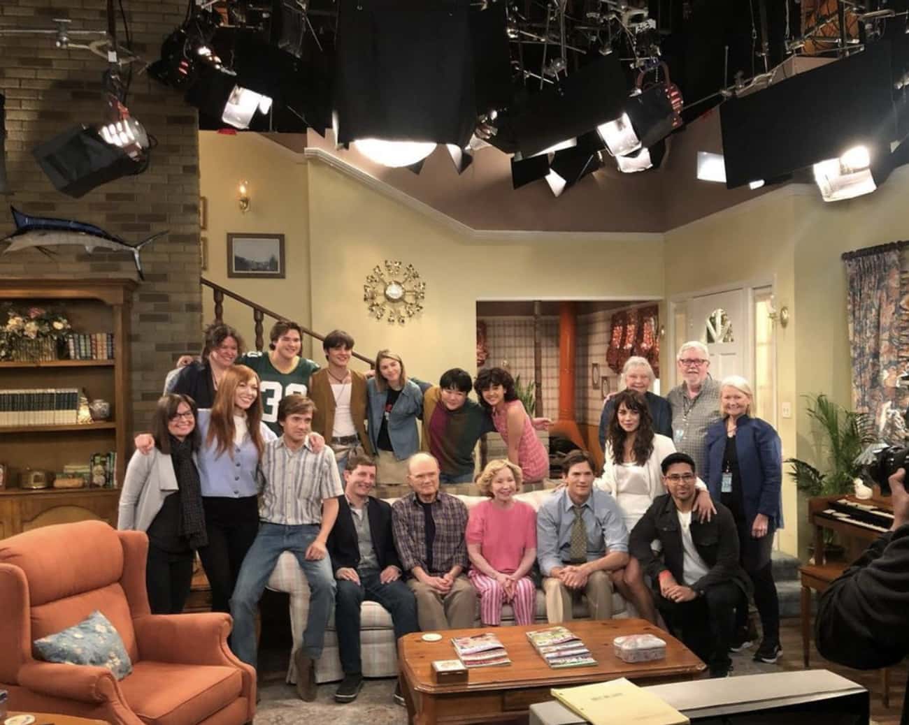 Full Cast Photo In The Formans' Living Room