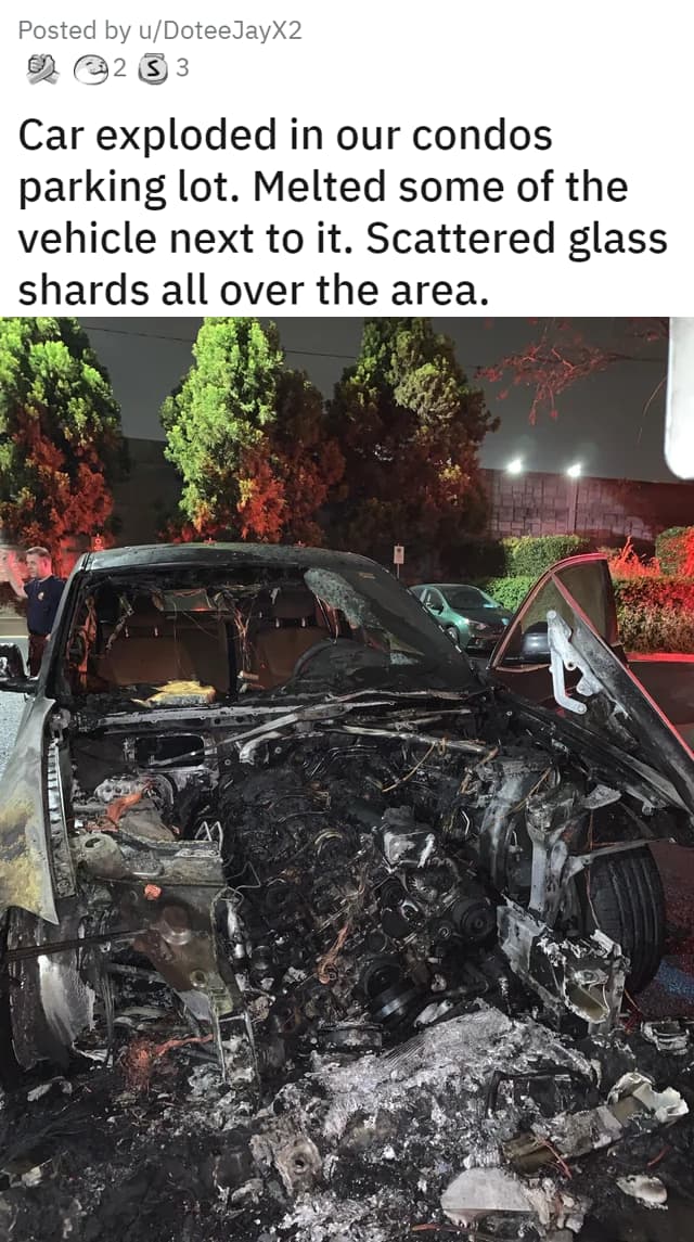 24 Oddly Unsettling Car Photos That Haunt The Back Of Our Minds