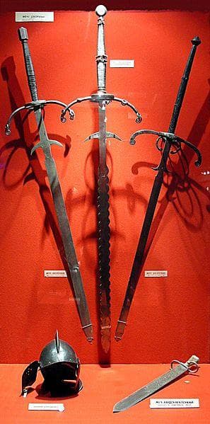 12-historical-weapons-you-d-have-to-be-pretty-jacked-to-actually-use