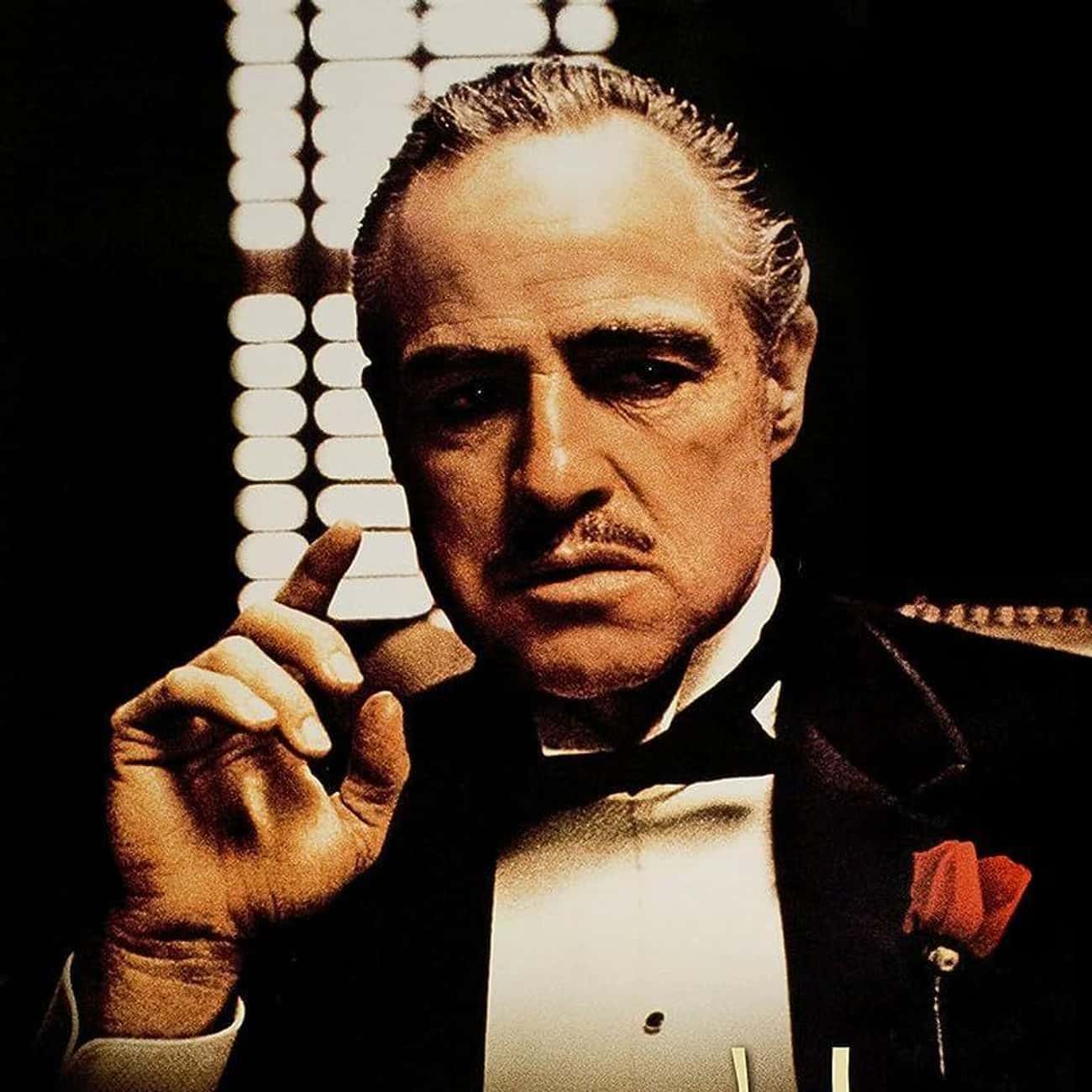 Ты просишь меня без уважения. Марлон Брандо крестный отец. Дон Корлеоне с сигарой. Дон Корлеоне ты просишь без уважения.