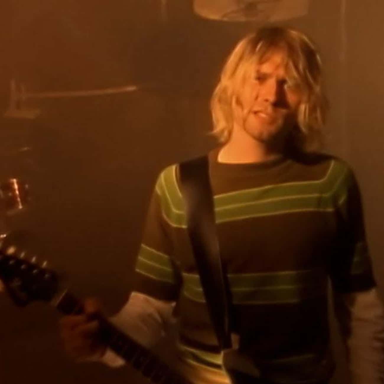 Smells like speed up. Курт smells like teen Spirit. Группа Nirvana smells like teen Spirit. Курт Кобейн smells like teen. Гитара Курта Кобейна smells like teen Spirit.