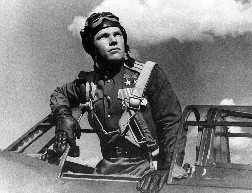 The 17 Best Military Pilots In History, Ranked By History Buffs