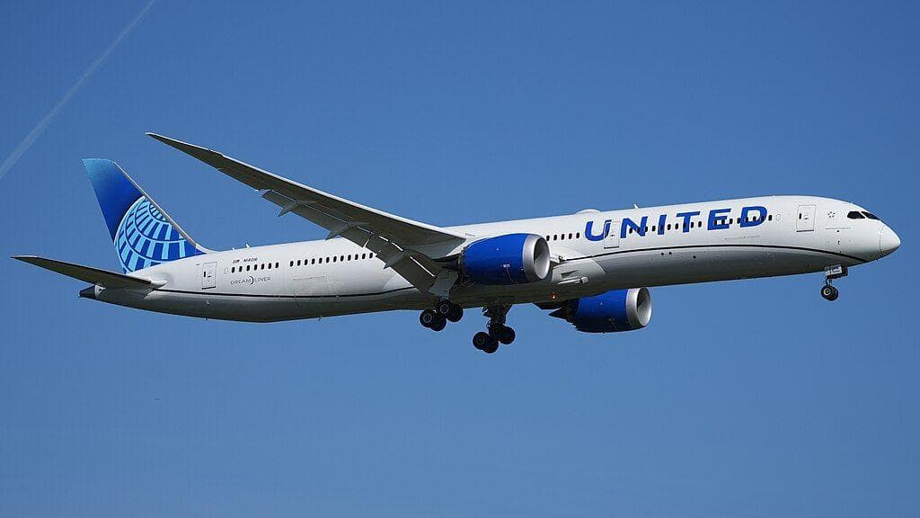 A Doctor Flying To See His Patients Was Dragged Off Of A Flight 