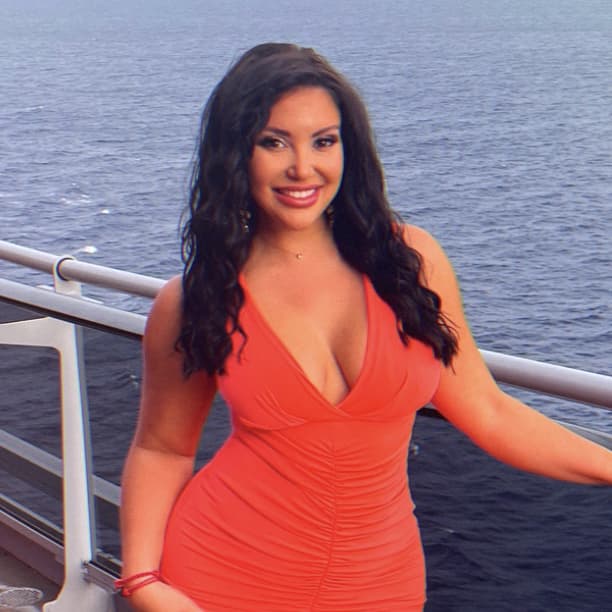 The 25+ Hottest Weather Women, Ranked
