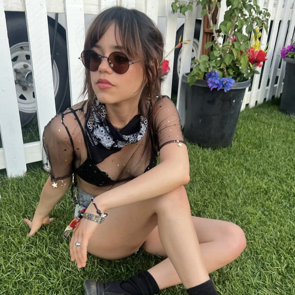 The 20 Hottest Jenna Ortega Photos, Ranked