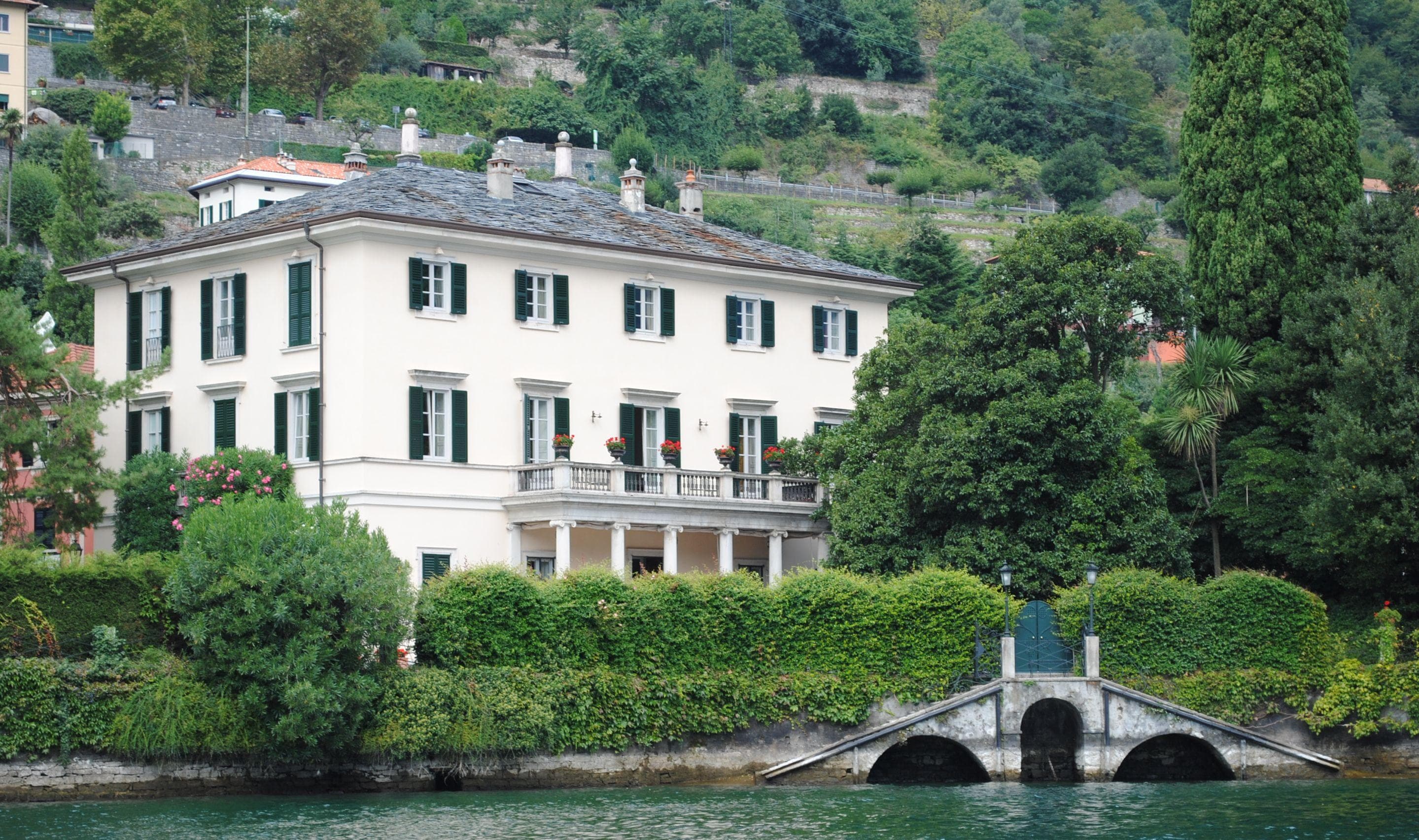 Celebrities Who Have Giant Houses They Don T Live In