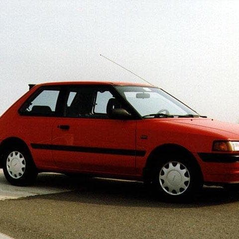 Mazda 323 bf sedan. Mazda 323 1989 универсал. 90 мазда мазда 323 купе. Mazda 323 1985. 323 мазда 90-х.