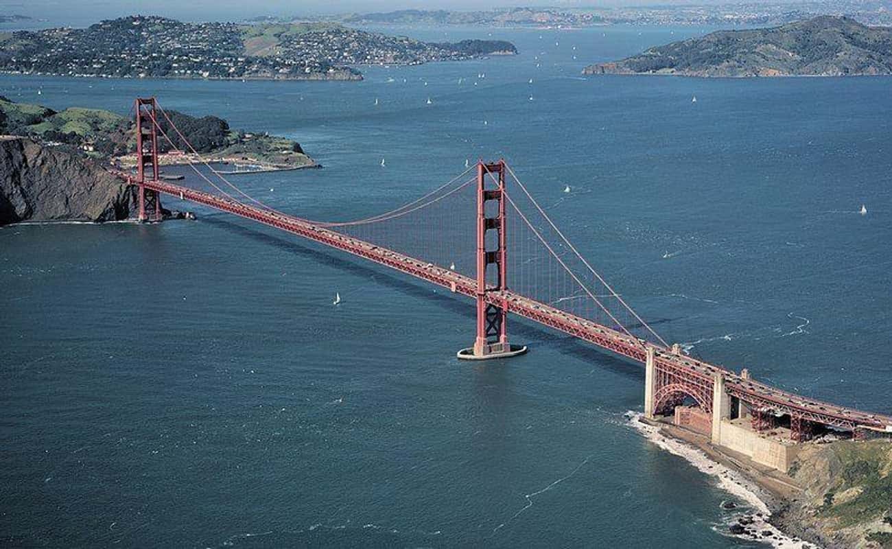 The Golden Gate Bridge Temporarily Flattened When A Large Crowd Stood On It 