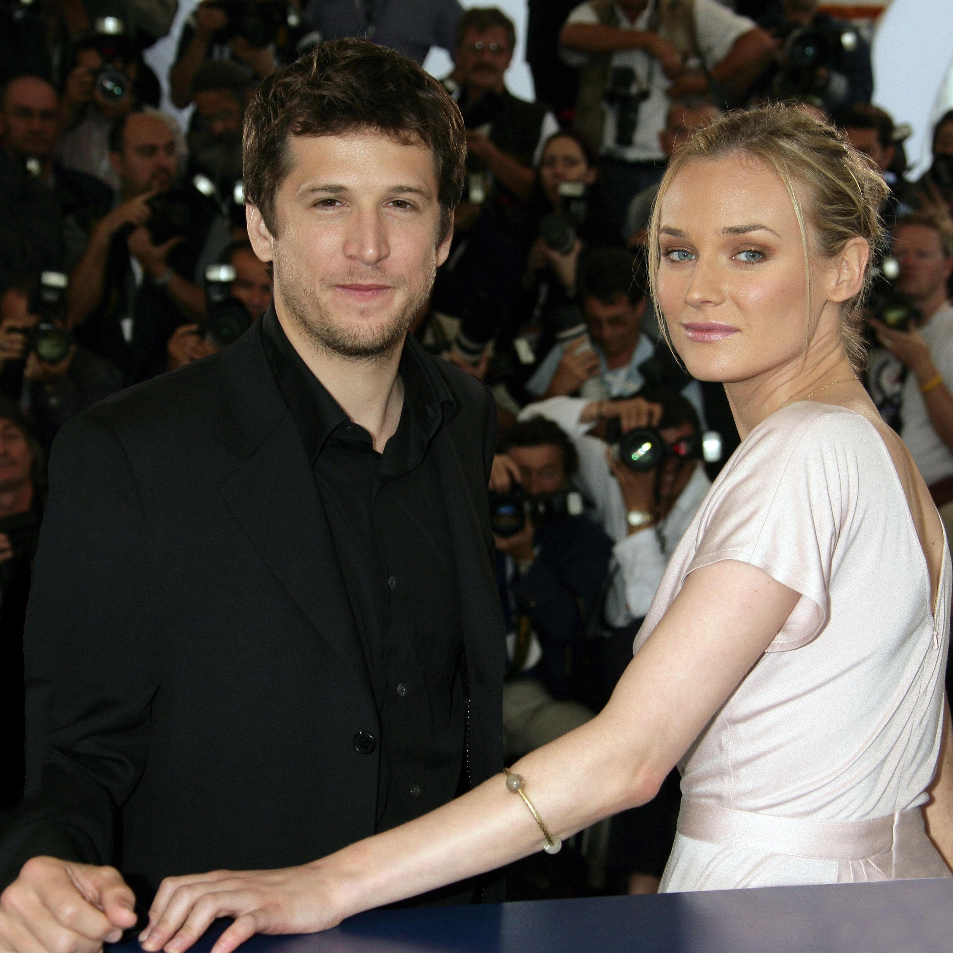 мальчики гийом к столу