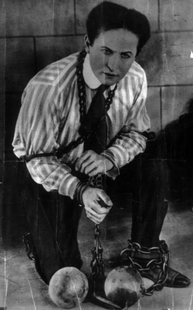 Harry Houdini Asked His Wife To Hold Annual Séances To Try To Contact His Spirit