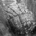 Hoover Dam on Random Fascinating Photos Of Historical Landmarks Under Construction