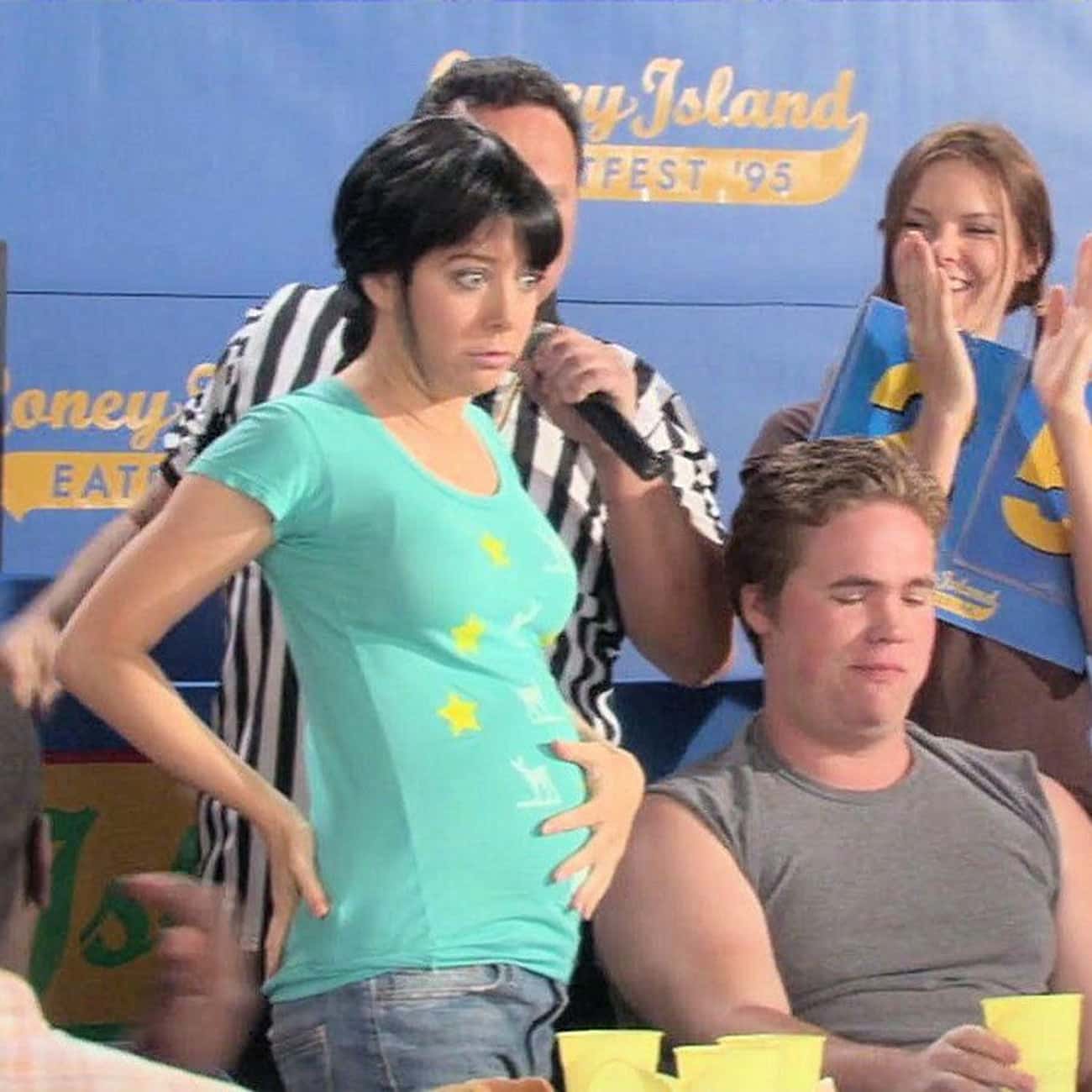 On 'How I Met Your Mother,' Lily Entered A Hot Dog Eating Contest