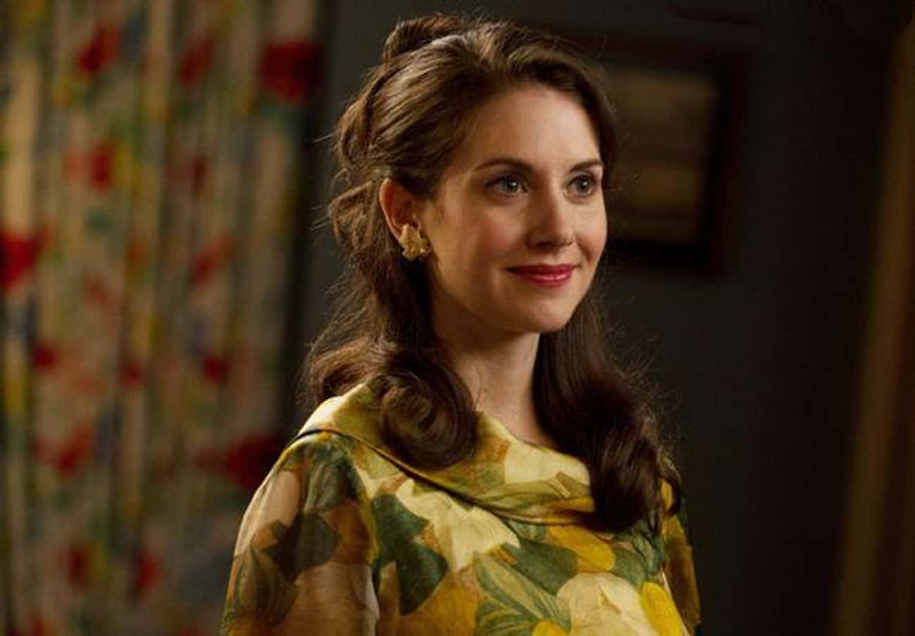 Alison Brie Didn't Know How To Properly Use A Girdle While Filming 'Mad Men' And Wound Up All Wet